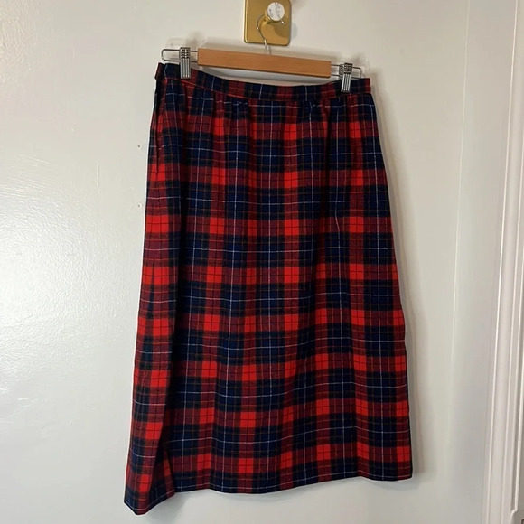VTG Pendleton Red Plaid 100% Virgin Wool Skirt - Picture 10 of 10